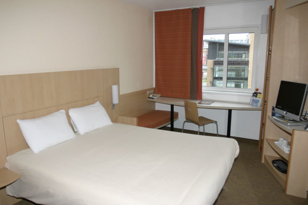Ibis Sheffield City Exterior photo